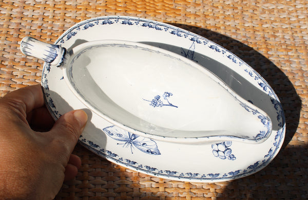 Ancienne saucière en faïence de U & C Sarreguemines modèle Carmen