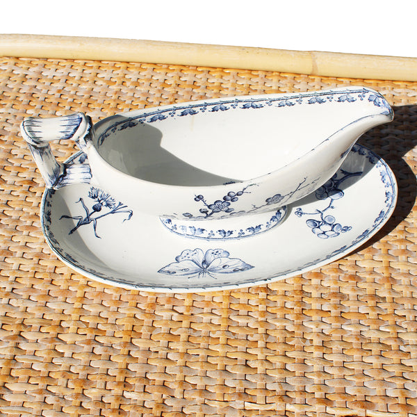 Ancienne saucière en faïence de U & C Sarreguemines modèle Carmen