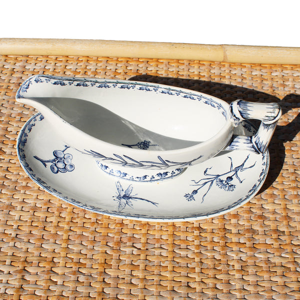 Ancienne saucière en faïence de U & C Sarreguemines modèle Carmen