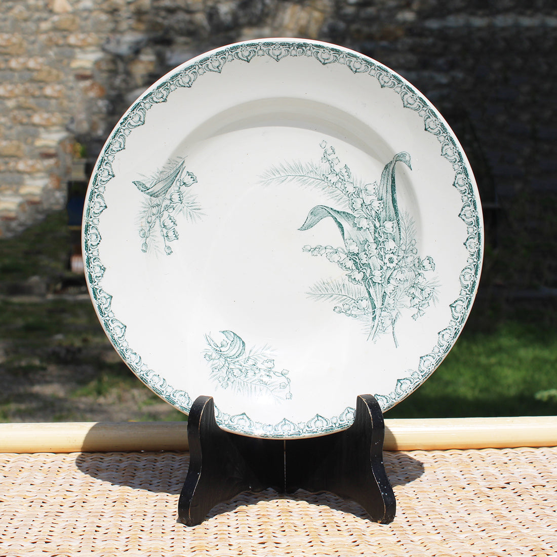 Ancienne assiette creuse en faïence de St Amand Amandinoise modèle Muguet