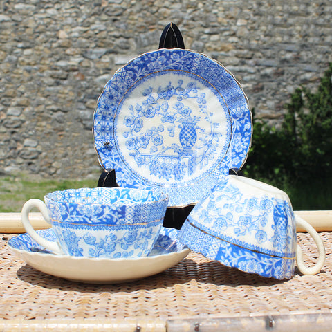 Ancienne paire de tasses à thé + soucoupes en porcelaine anglaise Blairs style Dentelle