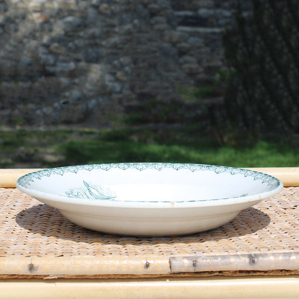 Ancienne assiette creuse en faïence de St Amand Amandinoise modèle Muguet