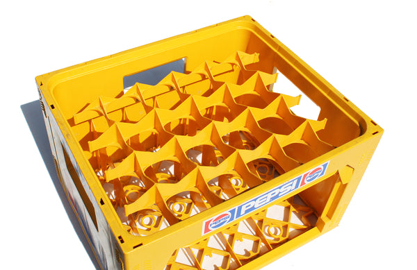 Caisse casier / distributeur à bouteilles vintage Pepsi Cola en plastique jaune