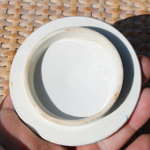 Ancien petit pot à couvercle en opaque de Creil et Montereau B & Cie / Semis de fleurs