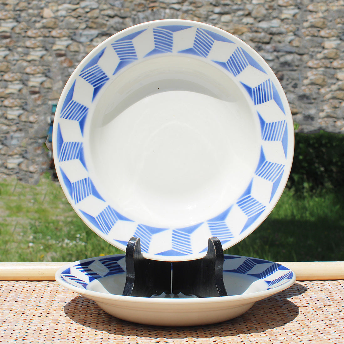 Paire d'assiettes creuses anciennes 22.5 cm en faïence de Badonviller modèle St Christophe