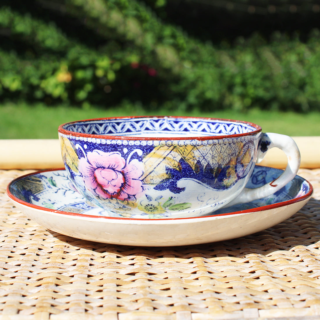 Ancienne tasse à thé + soucoupe en faïence de Creil et Montereau 688