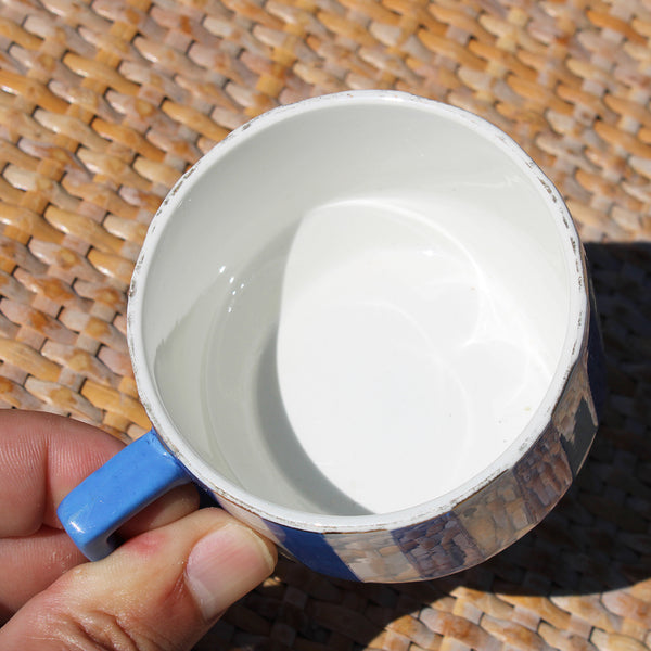 Ancienne tasse à café en faïence de Sarreguemines modèle Fox Trott