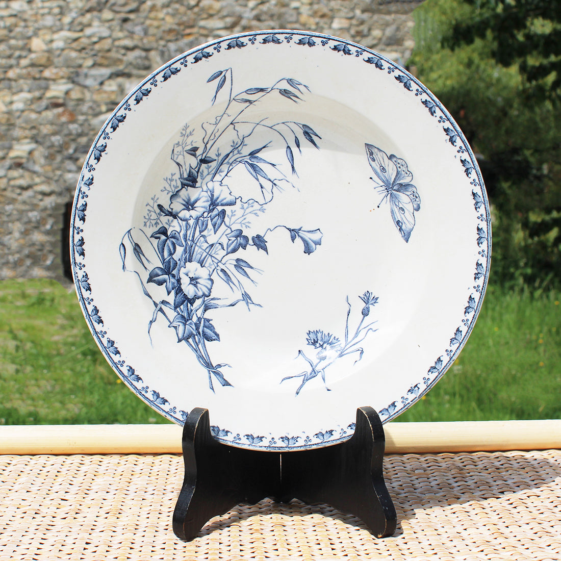 Ancienne assiette creuse 23 cm en faïence de U & C Sarreguemines modèle Carmen