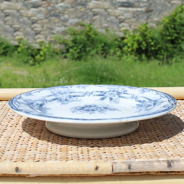 Ancienne assiette montée en porcelaine opaque de Sarreguemines modèle Cérès