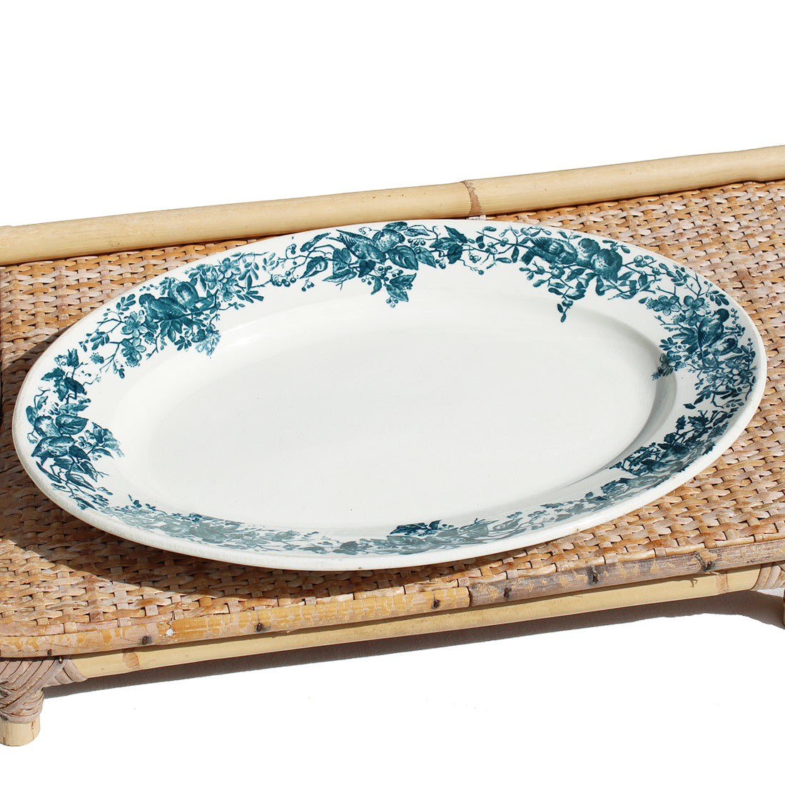 Plat rond en porcelaine de Salins