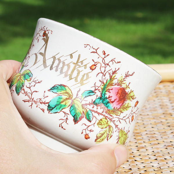 Grande tasse à chocolat en terre de fer modèle " Amitié " / Roses / Art Nouveau