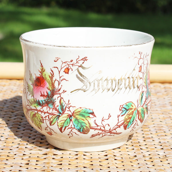 Grande tasse à chocolat en terre de fer modèle " Souvenir " / Roses / Art Nouveau