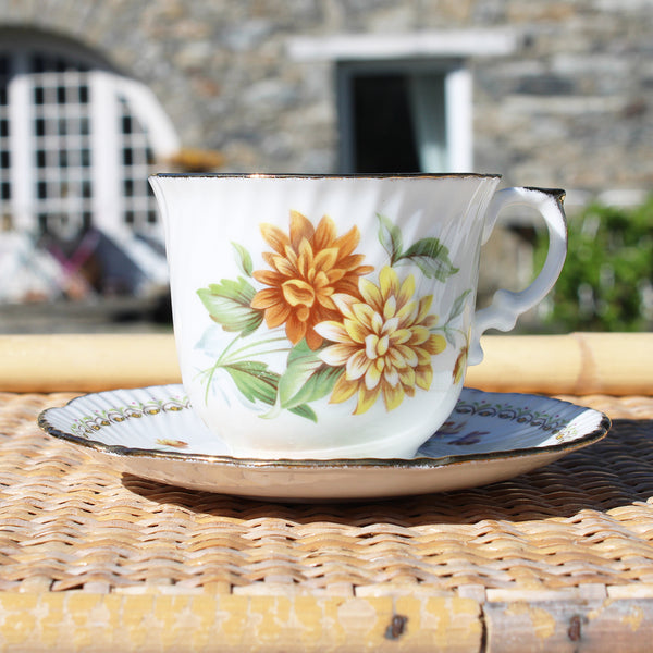 Tasse à thé + soucoupe en porcelaine anglaise English Heritage modèle mois Octobre