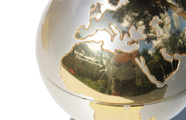 Distributeur de cigarettes / Boîte à musique vintage / Globe terrestre