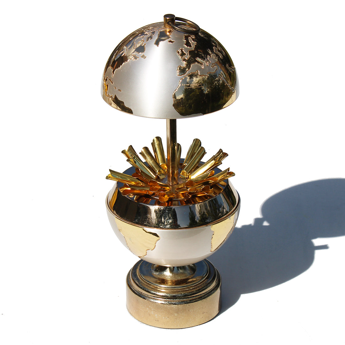 Distributeur de cigarettes / Boîte à musique vintage / Globe terrestre