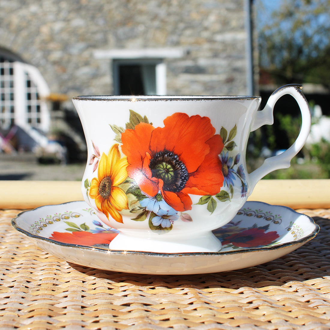 Tasse à thé + soucoupe en porcelaine anglaise English Heritage modèle mois Novembre
