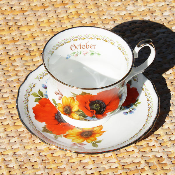 Tasse à thé + soucoupe en porcelaine anglaise English Heritage modèle mois Novembre