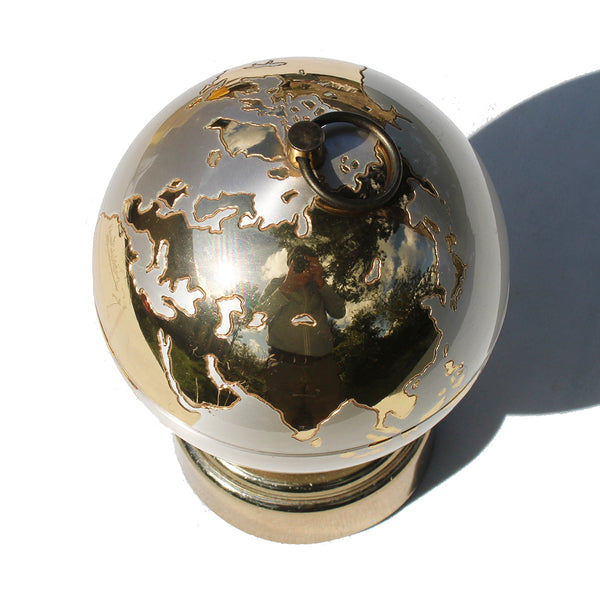 Distributeur de cigarettes / Boîte à musique vintage / Globe terrestre