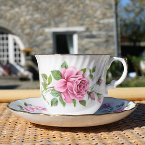 Tasse à thé + soucoupe en porcelaine anglaise English Heritage modèle mois Juin