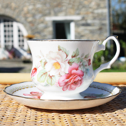 Tasse à thé + soucoupe en porcelaine anglaise English Heritage modèle mois Juin