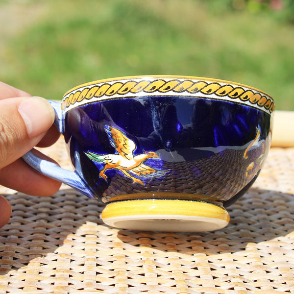 Ancienne tasse à thé en faïence de Gien modèle Renaissance