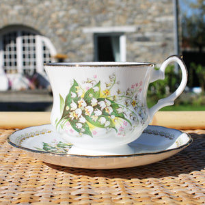Tasse à thé + soucoupe en porcelaine anglaise English Heritage modèle mois Mai