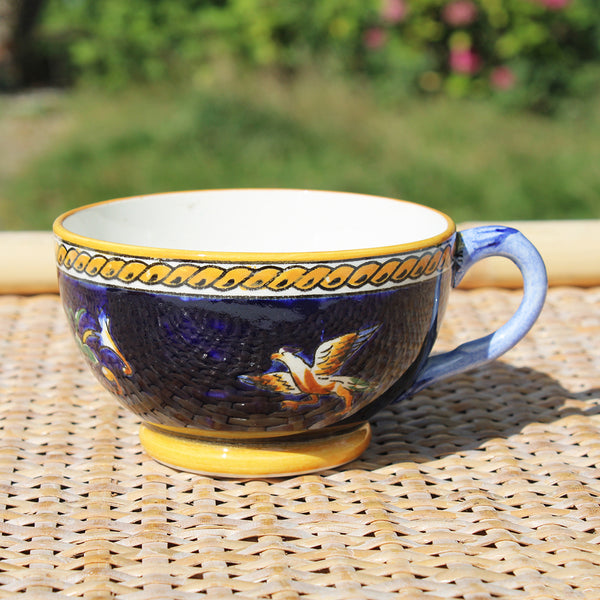 Ancienne tasse à thé en faïence de Gien modèle Renaissance