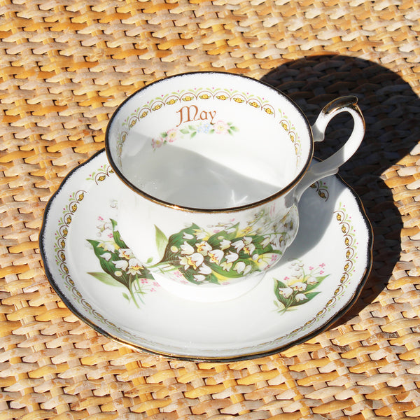 Tasse à thé + soucoupe en porcelaine anglaise English Heritage modèle mois Mai