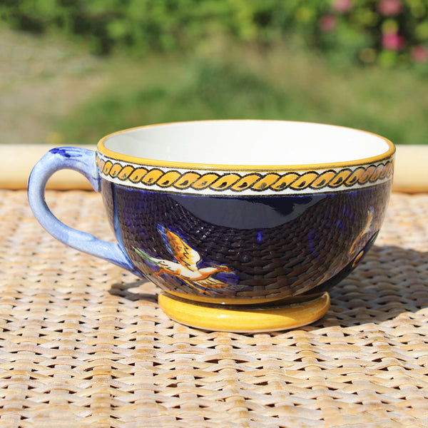 Ancienne tasse à thé en faïence de Gien modèle Renaissance