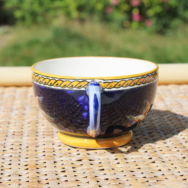 Ancienne tasse à thé en faïence de Gien modèle Renaissance