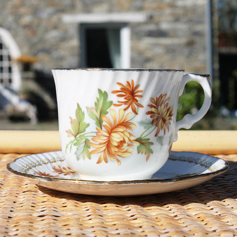 Tasse à thé + soucoupe en porcelaine anglaise English Heritage modèle mois Novembre