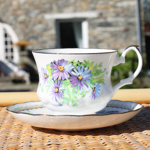 Tasse à thé + soucoupe en porcelaine anglaise English Heritage modèle mois Septembre