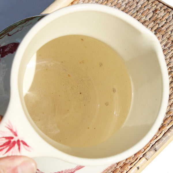 Broc de toilette en faïence de Longwy – Décor Oiseaux – Rouge sur fond crème – Fin XIXᵉ siècle