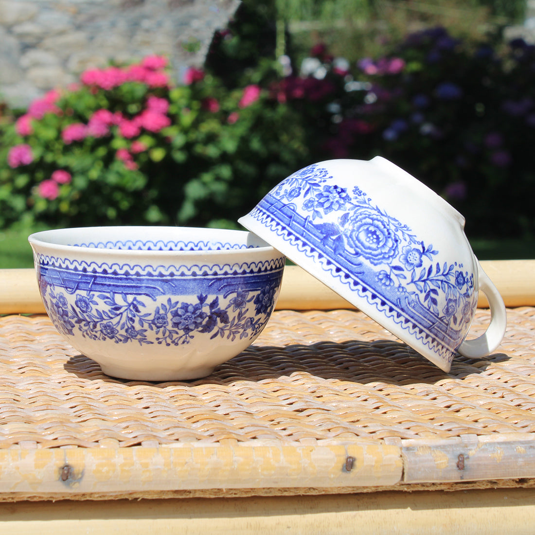 Duo de tasses à thé anciennes en faïence de Villeroy & Boch modèle Burgenland