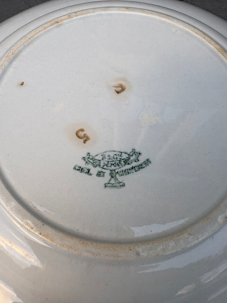 Ancienne assiette plate blanche en faïence de Creil et Montereau – B & Cie Déposé (1876-1884) – Diamètre 21,2 cm