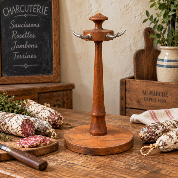 Ancien présentoir à saucissons de boucherie-charcuterie en bois et métal – 5 crochets, vers 1950