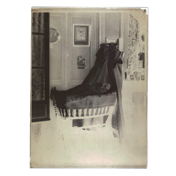 Négatif 18 x 13 / Ancienne photo plaque de verre / Post Mortem ? / Bébé dans son berceau