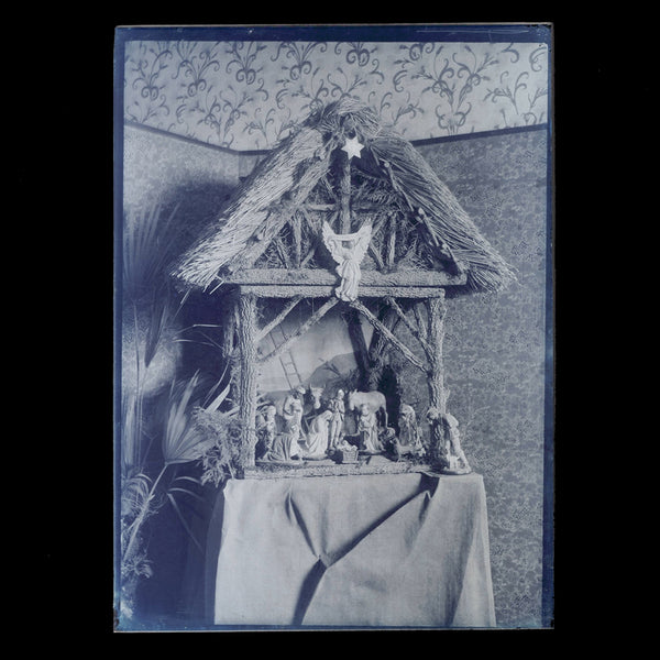 Négatif 18 x 13 / Ancienne photo plaque de verre / Famille bourgeoise / Crèche de Noël Devineau ?.