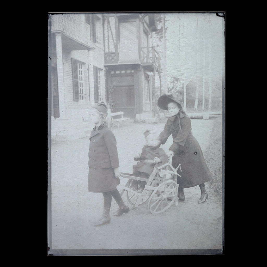Groupe, famille, France, Plaque verre photo, négatif ancien noir & blanc 6x9 cm 0609889 - Collection Groupe, famille, France, Plaque verre photo, négatif ancien noir & blanc 6x9 cm 0609889 - Collection