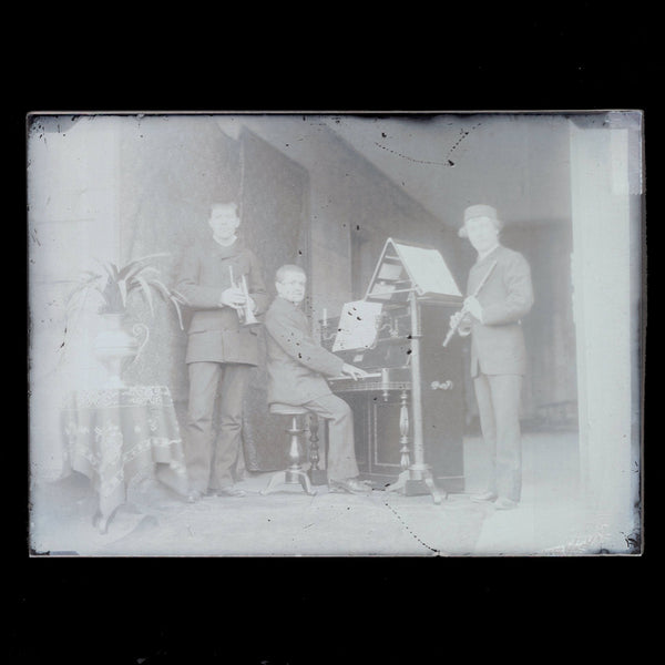 Négatif 18 x 13 / Ancienne photo plaque de verre / Famille bourgeoise / Musique / Piano