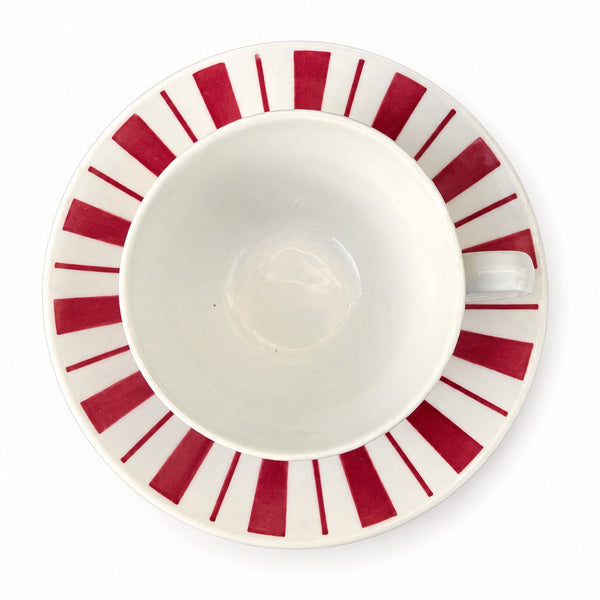 Tasse à café et soucoupe Fénal Badonviller en faïence blanche à décor rayé bordeaux
