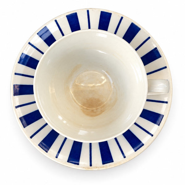 Tasse à café et soucoupe Fénal Badonviller en faïence blanche à décor rayé bleu cobalt