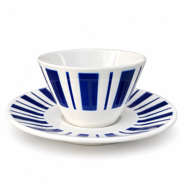 Tasse à café et soucoupe Fénal Badonviller en faïence blanche à décor rayé bleu cobalt