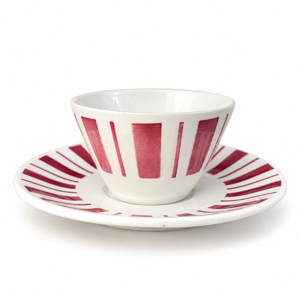 Tasse à café et soucoupe Fénal Badonviller en faïence blanche à décor rayé bordeaux