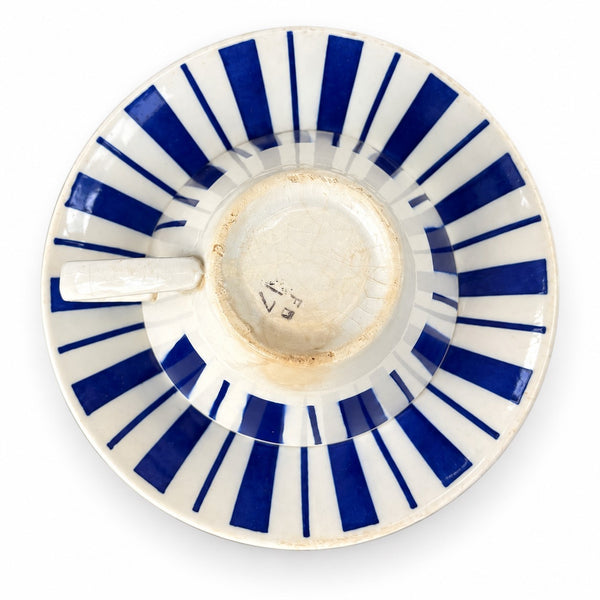 Tasse à café et soucoupe Fénal Badonviller en faïence blanche à décor rayé bleu cobalt