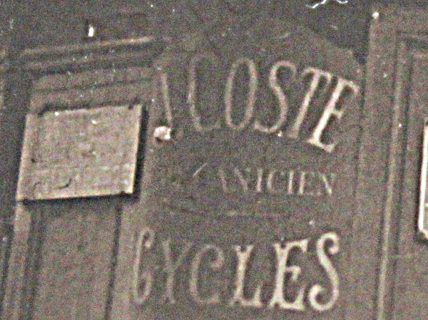 Ancienne carte photo magasin de cycles & armes Joanny Coste à Lyon au 155 bvd de La Croix-Rousse