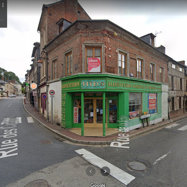 Ancienne carte photo de l'épicerie Louis Bonnegent au 1 rue du Pont à Broglie ( Eure )