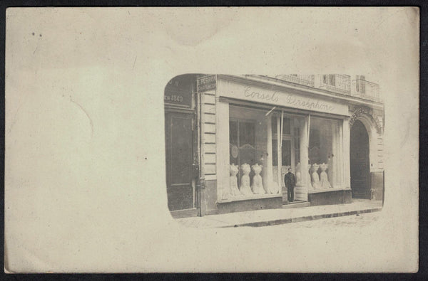 Ancienne carte photo boutique de Corsets Perséphone au 24 rue du Calvaire à Nantes