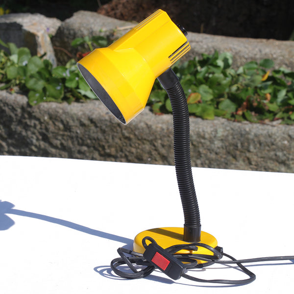 Lampe de bureau flexible jaune vintage Veneta Lumi