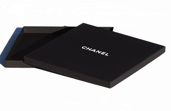 Boîte publicitaire en carton vide Chanel pour foulard 27 cm x 27 cm